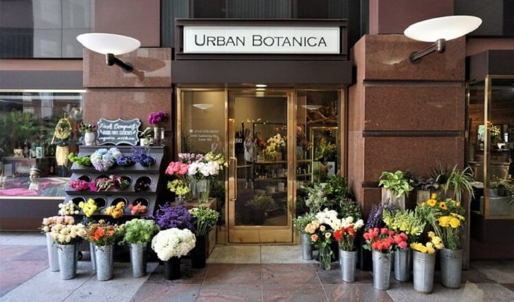 Vật liệu thiết kế bảng hiệu shop hoa tươi nên được lựa chọn kỹ lưỡng