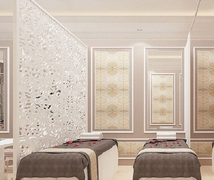 Vách ngăn spa thường là một tấm khung lớn được điêu khắc các họa tiết, hoa văn đẹp mắt