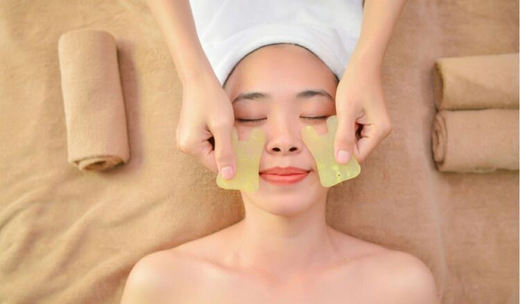 Spa Đông y là phương pháp sử dụng các liệu pháp kết hợp với trị liệu vật lý giúp tăng cường sức khỏe và chăm sóc sắc đẹp
