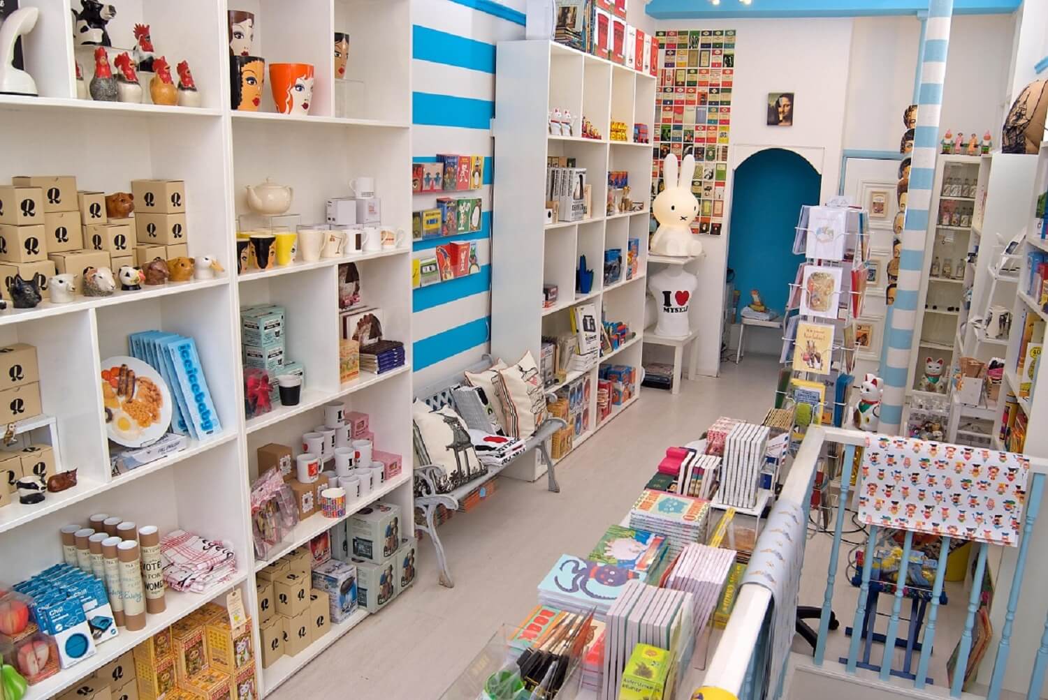 Top những mẫu thiết kế cửa hàng văn phòng phẩm đẹp, ấn tượng