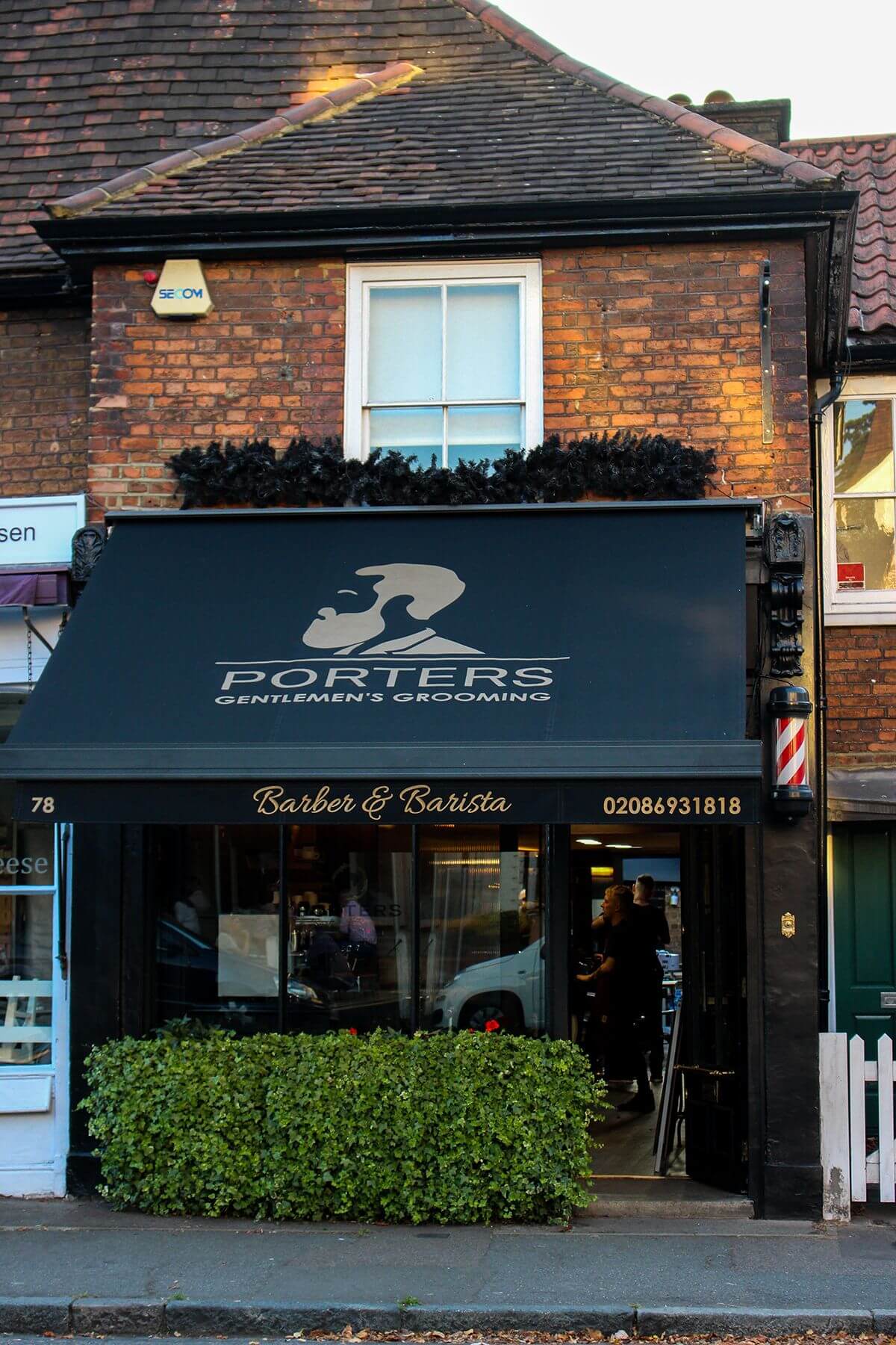 Một số mẫu thiết kế bảng hiệu barber shop đẹp, ấn tượng