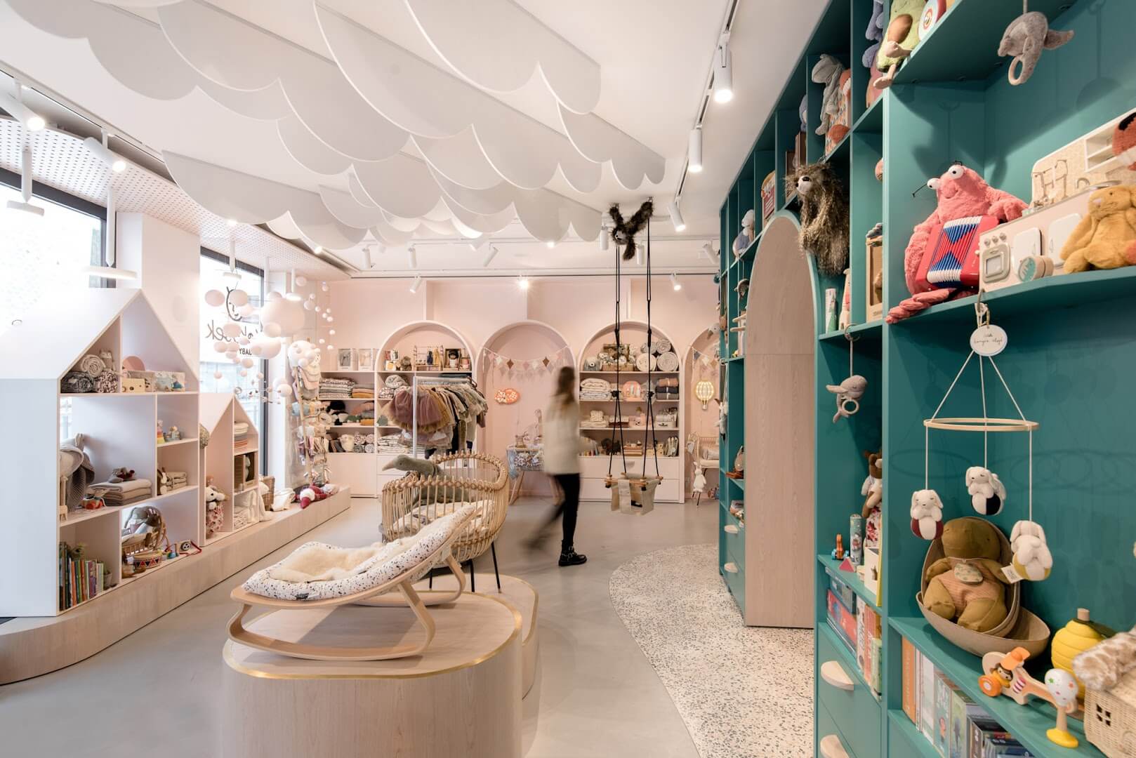 Cửa hàng bán đồ sơ sinh đang là mô hình kinh doanh được ưa chuộng, có sự cạnh tranh lớn