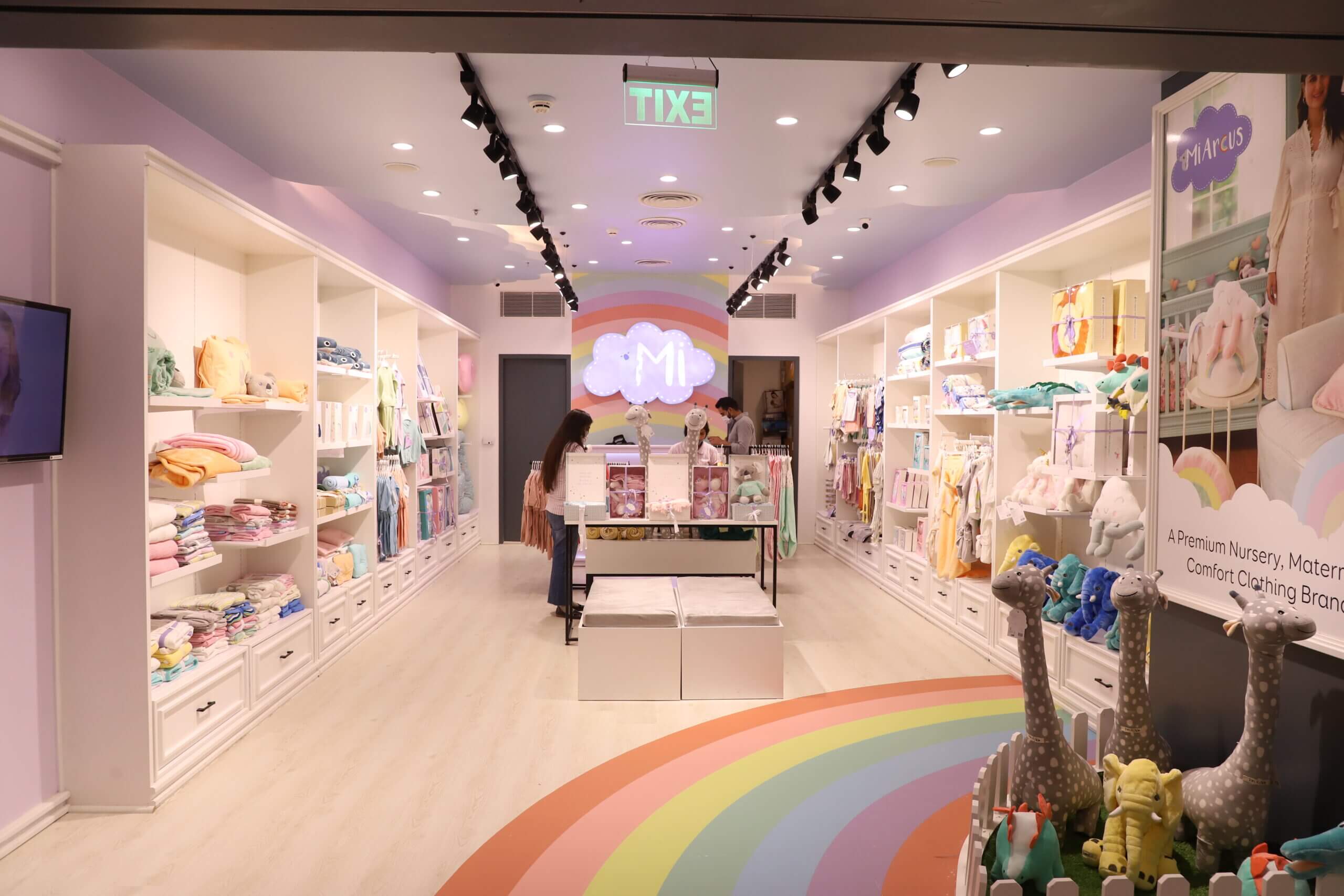 Ghế ngồi chờ bố trí trong cửa hàng sẽ thể hiện được sự chu đáo, tinh tế dành cho khách hàng