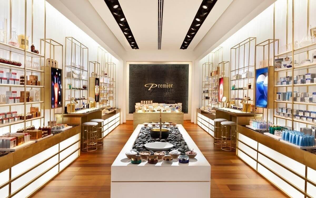 Tham khảo mẫu trang trí cửa hàng bán mỹ phẩm đẹp, ấn tượng