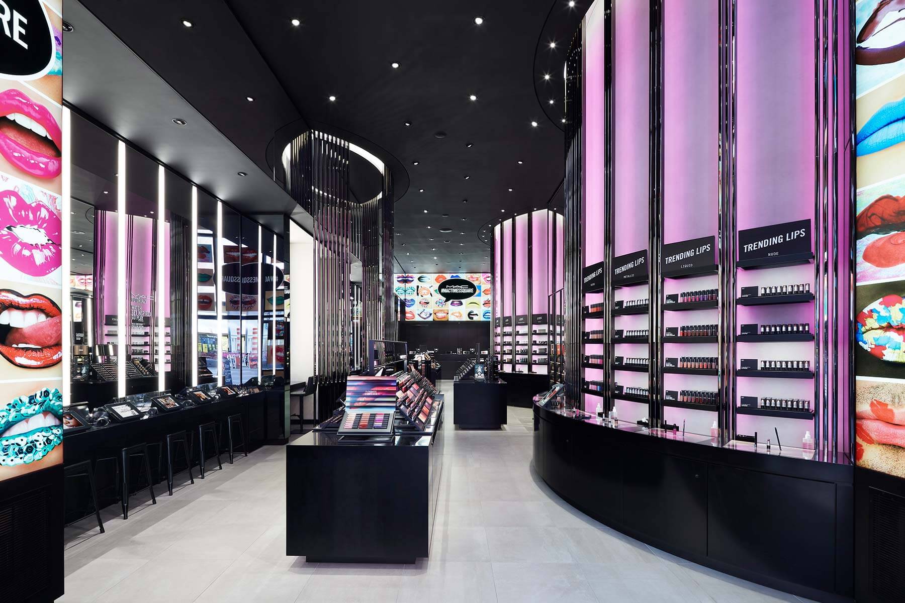 Tham khảo mẫu trang trí cửa hàng bán mỹ phẩm đẹp, ấn tượng