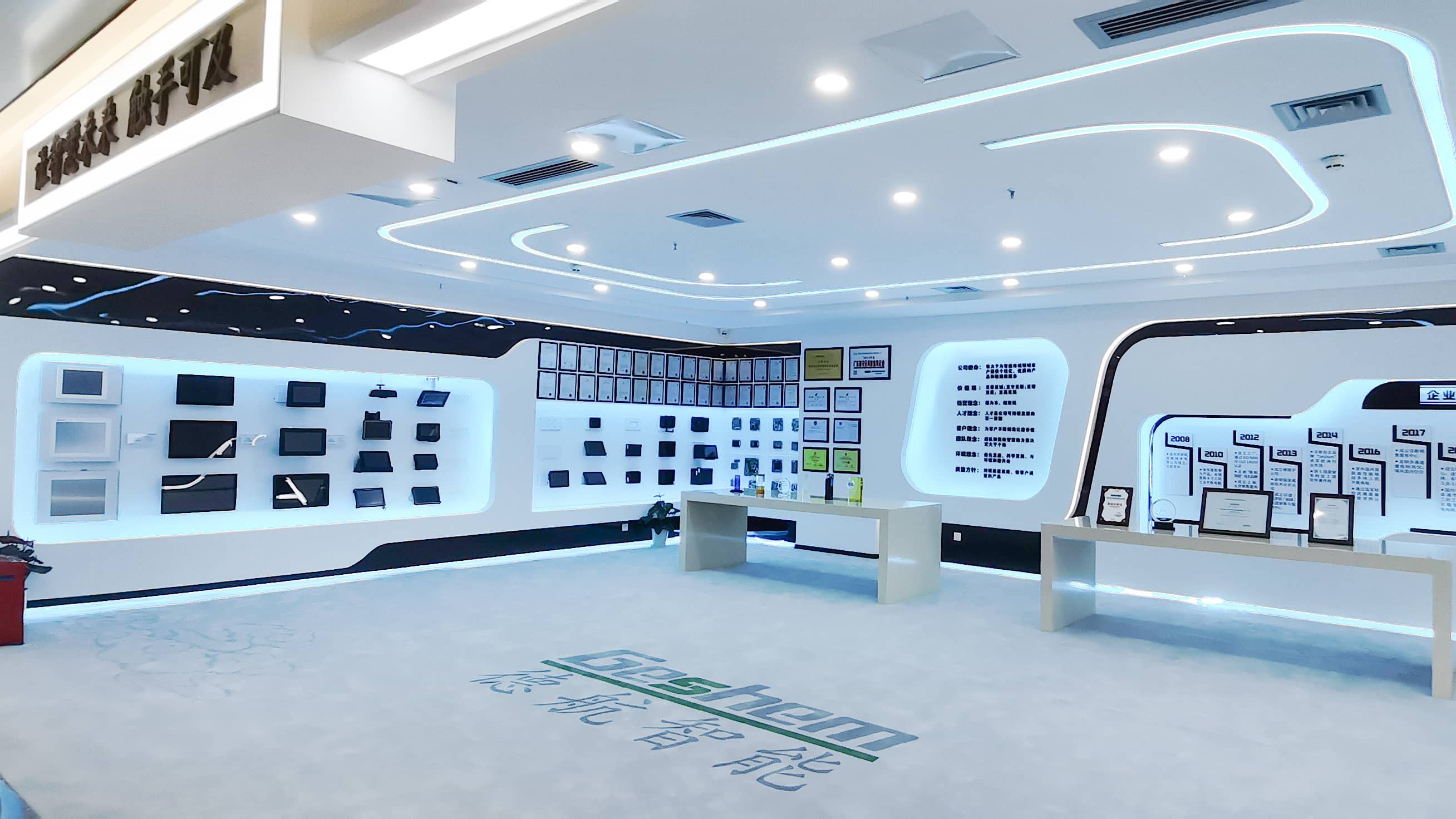 Những mẫu thiết kế cửa hàng máy tính đẹp, chuyên nghiệp