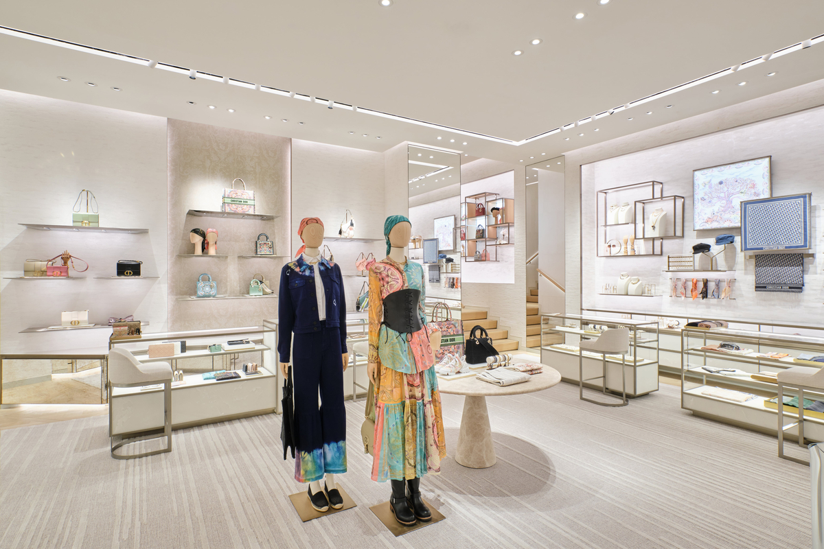 thiết kế cửa hàng may đo thời trang Pendecor