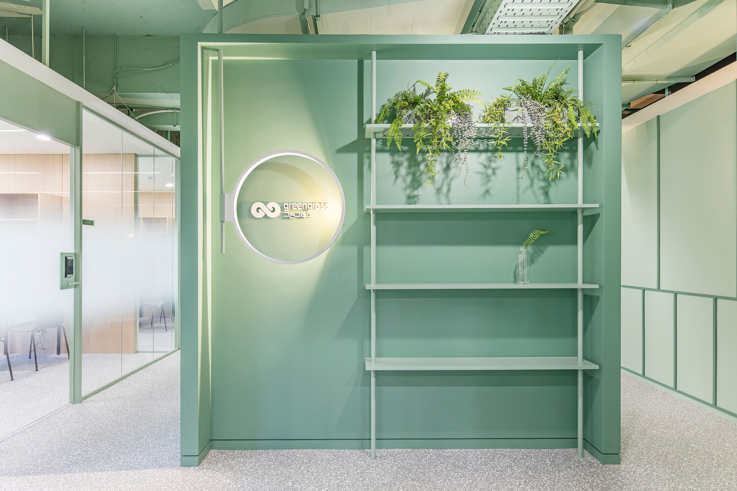 Thiết kế mặt tiền spa phong cách xanh