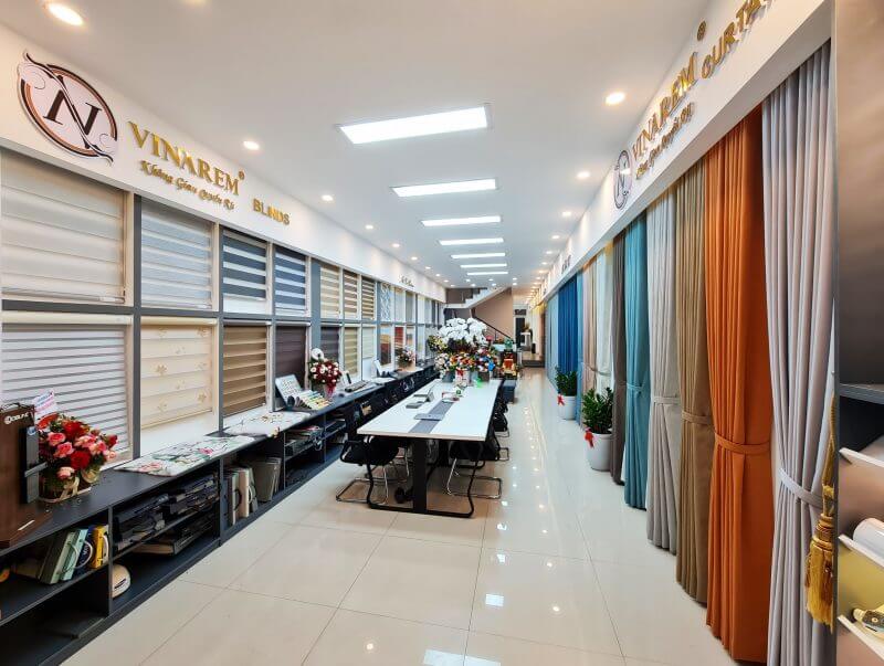 Top 16+ mẫu thiết kế cửa hàng rèm đẹp, ấn tượng, xu hướng mới nhất