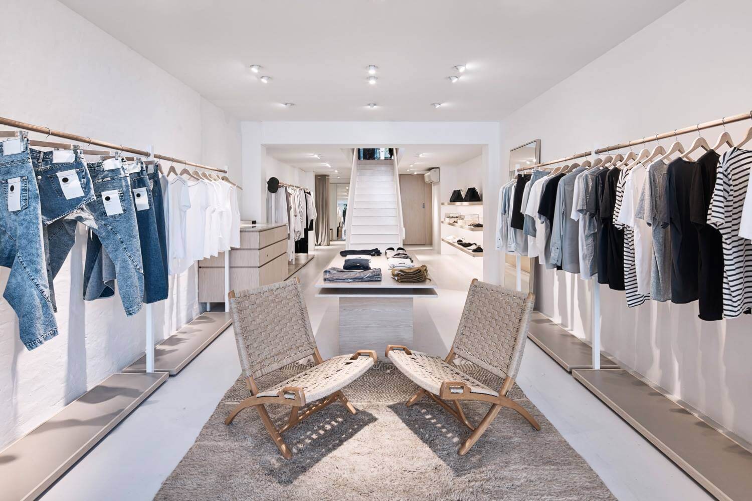 11+ mẫu thiết kế shop quần áo nữ nhỏ đẹp ấn tượng, không thể rời mắt 15