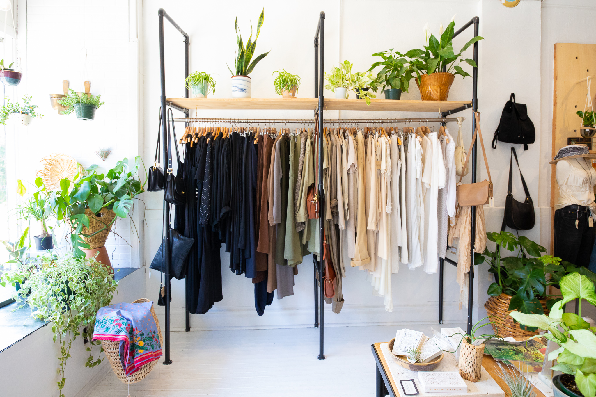 trang tri shop quan ao theo phong cach vintage