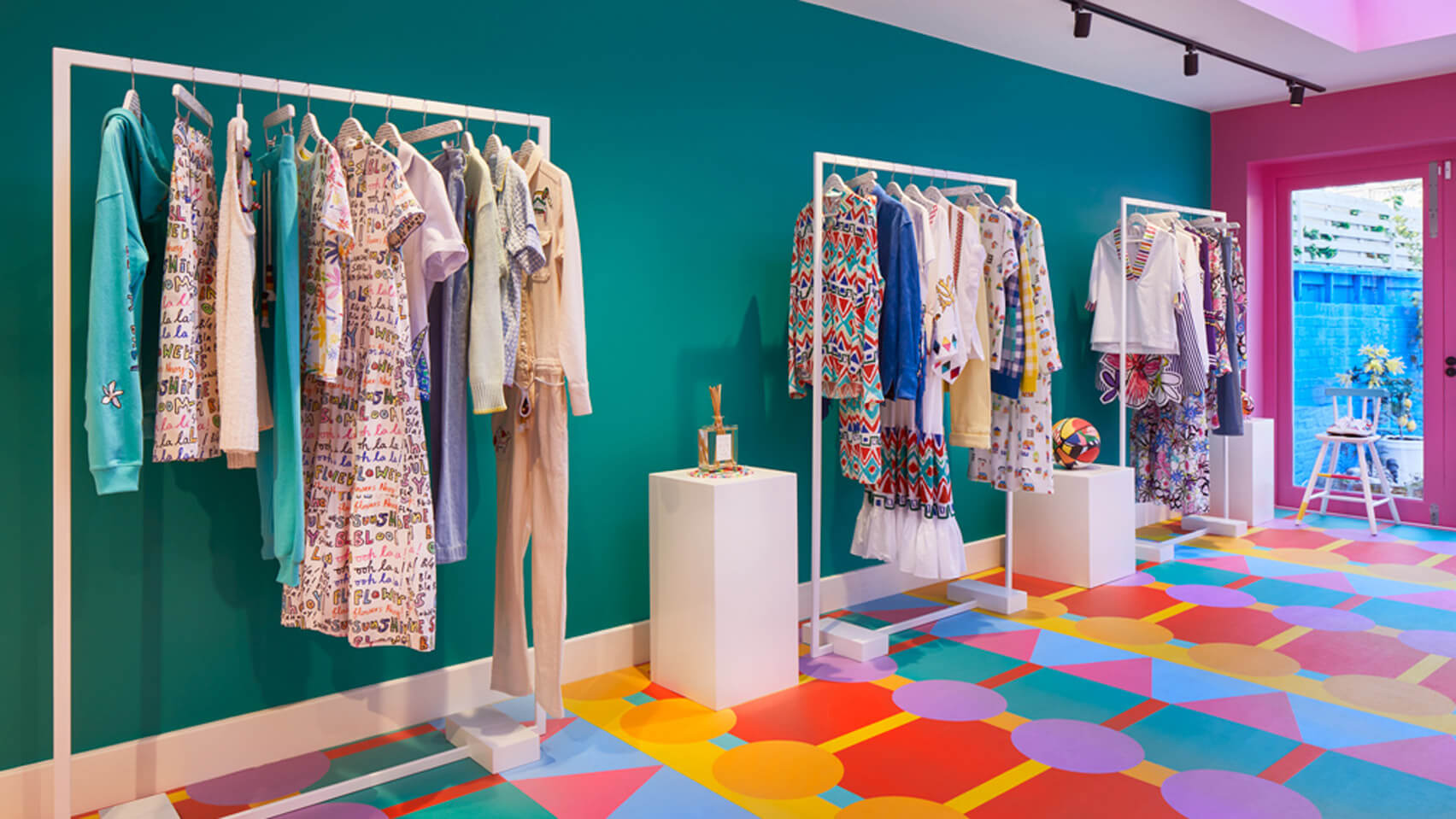 mẫu thiết kế gian hàng bán quần áo đẹp - 20