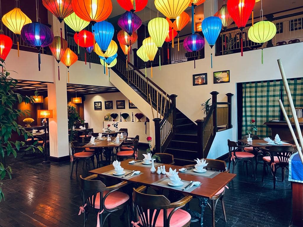 nhà hàng 2 tầng đẹp Pendecor