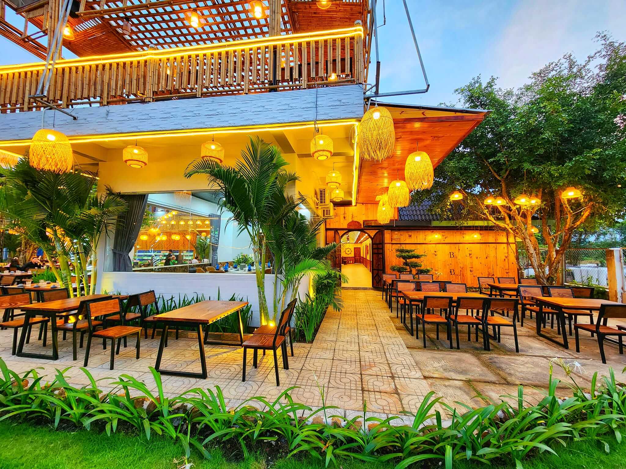 mẫu nhà hàng 2 tầng đẹp Pendecor