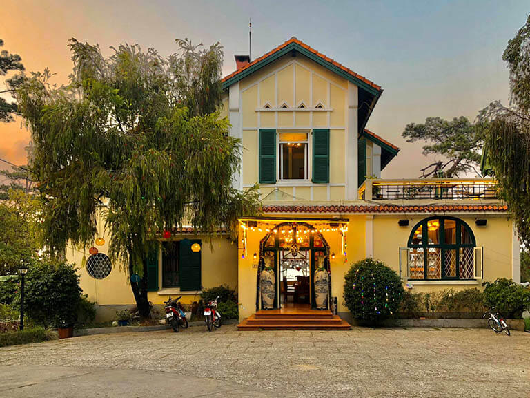 thiết kế nhà hàng 2 tầng Pendecor