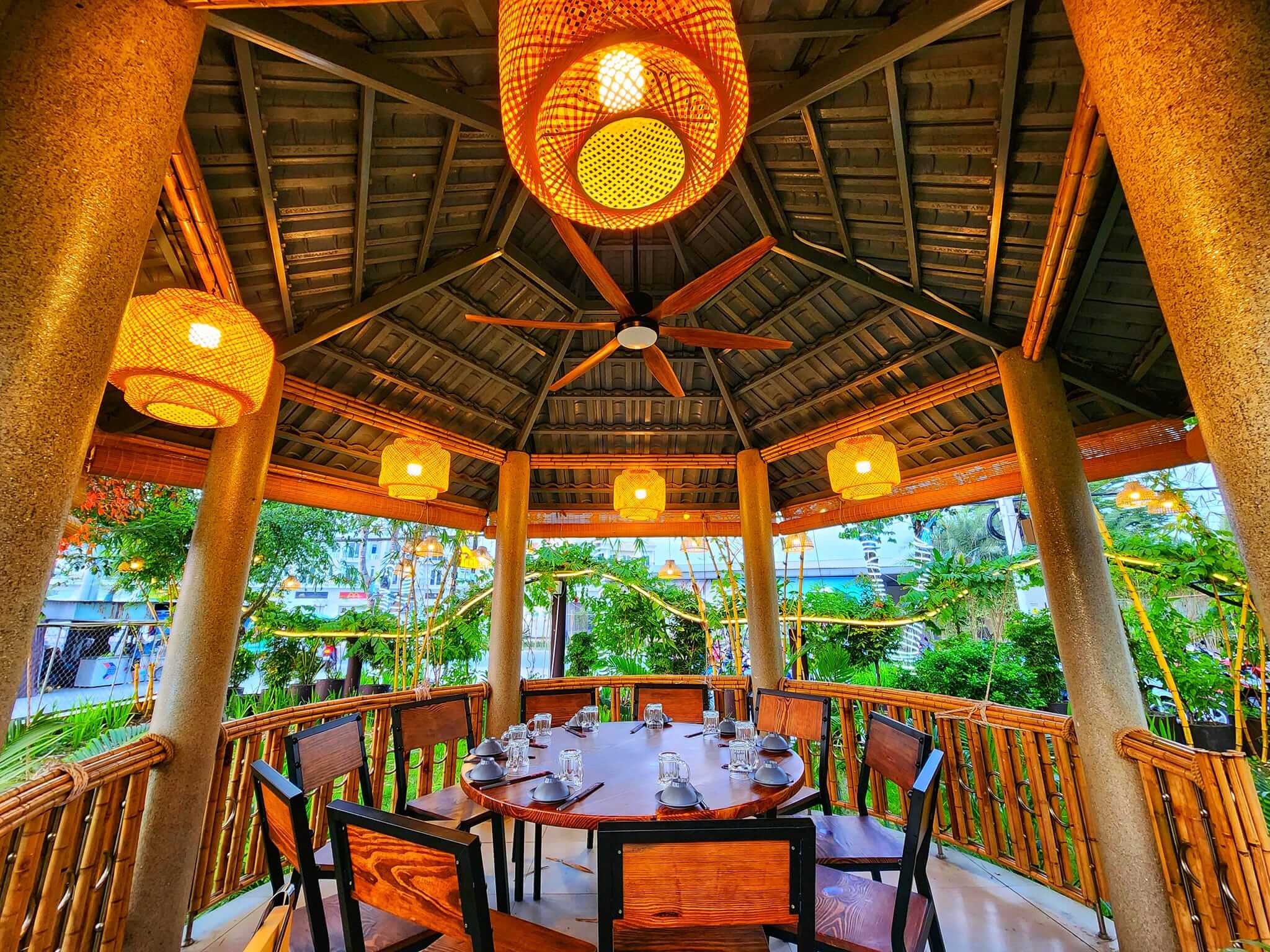 thiết kế nội thất nhà hàng Pendecor