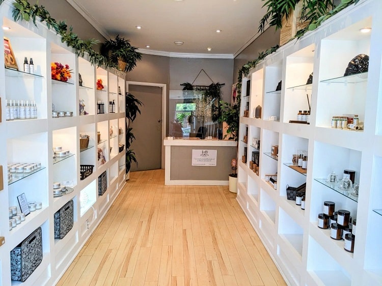 thiết kế cửa hàng thực phẩm pendecor