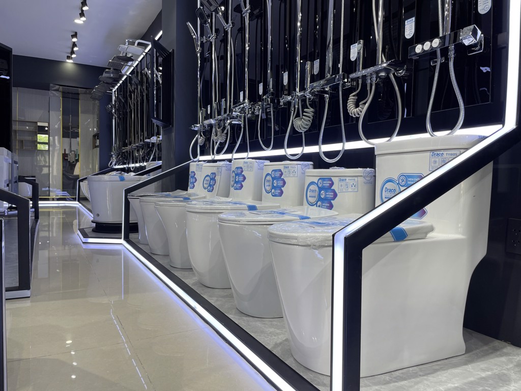 ke trung bay thiet bi ve sinh