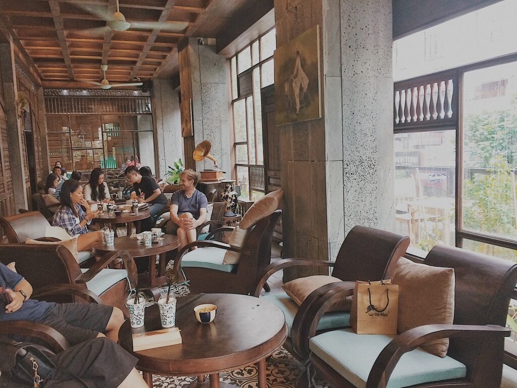 mẫu quán cafe 2 mặt tiền Pendecor