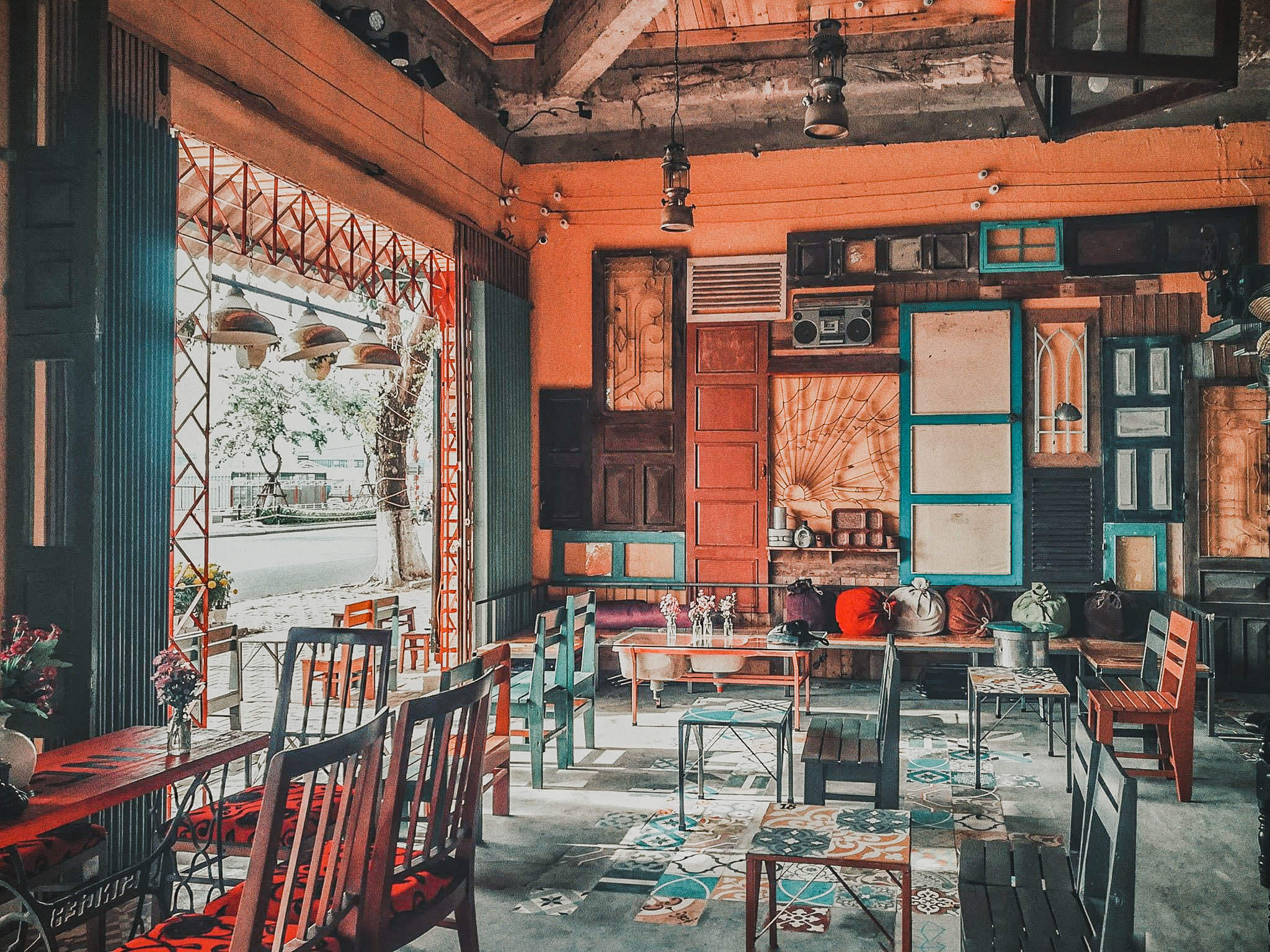 thiết kế quán cafe phong cách vintage Pendecor