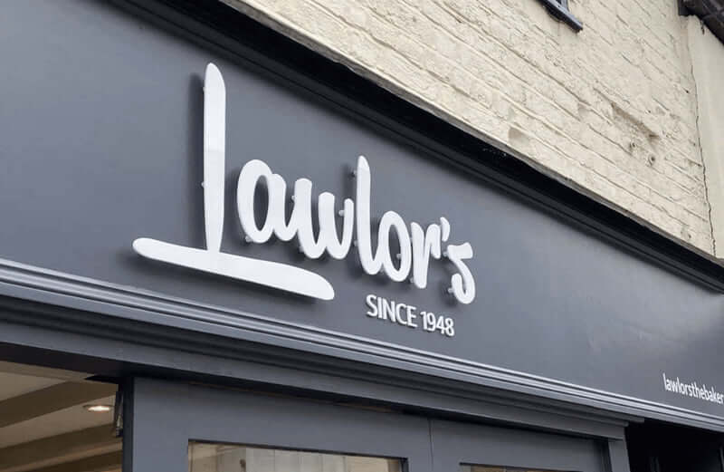 làm bảng hiệu shop Pendecor