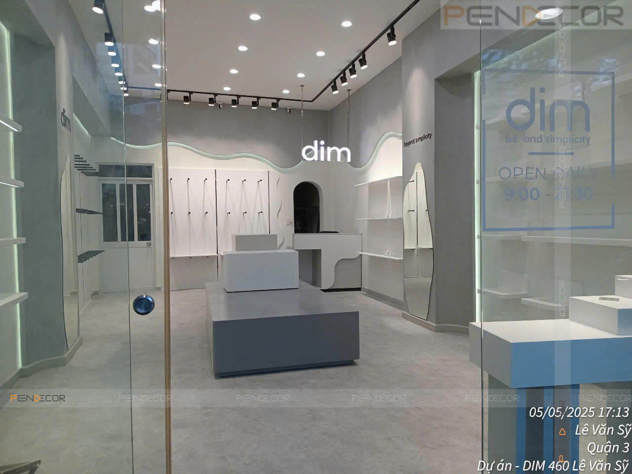 thiết kế thi công shop quần áo Pendecor